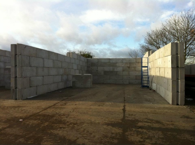 interlocking concrete blocks for house building