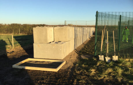 Flood defence wall