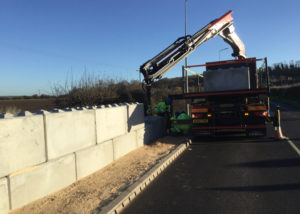 Flood defence wall