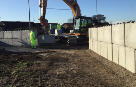 Flood defence wall