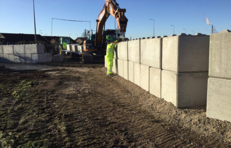 Flood defence wall