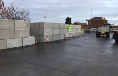 Flood defence wall